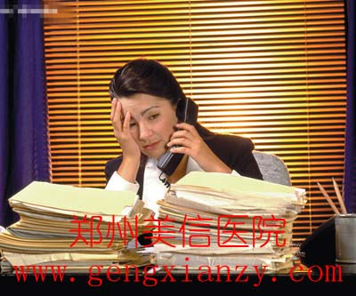 女性小心忙出不孕症